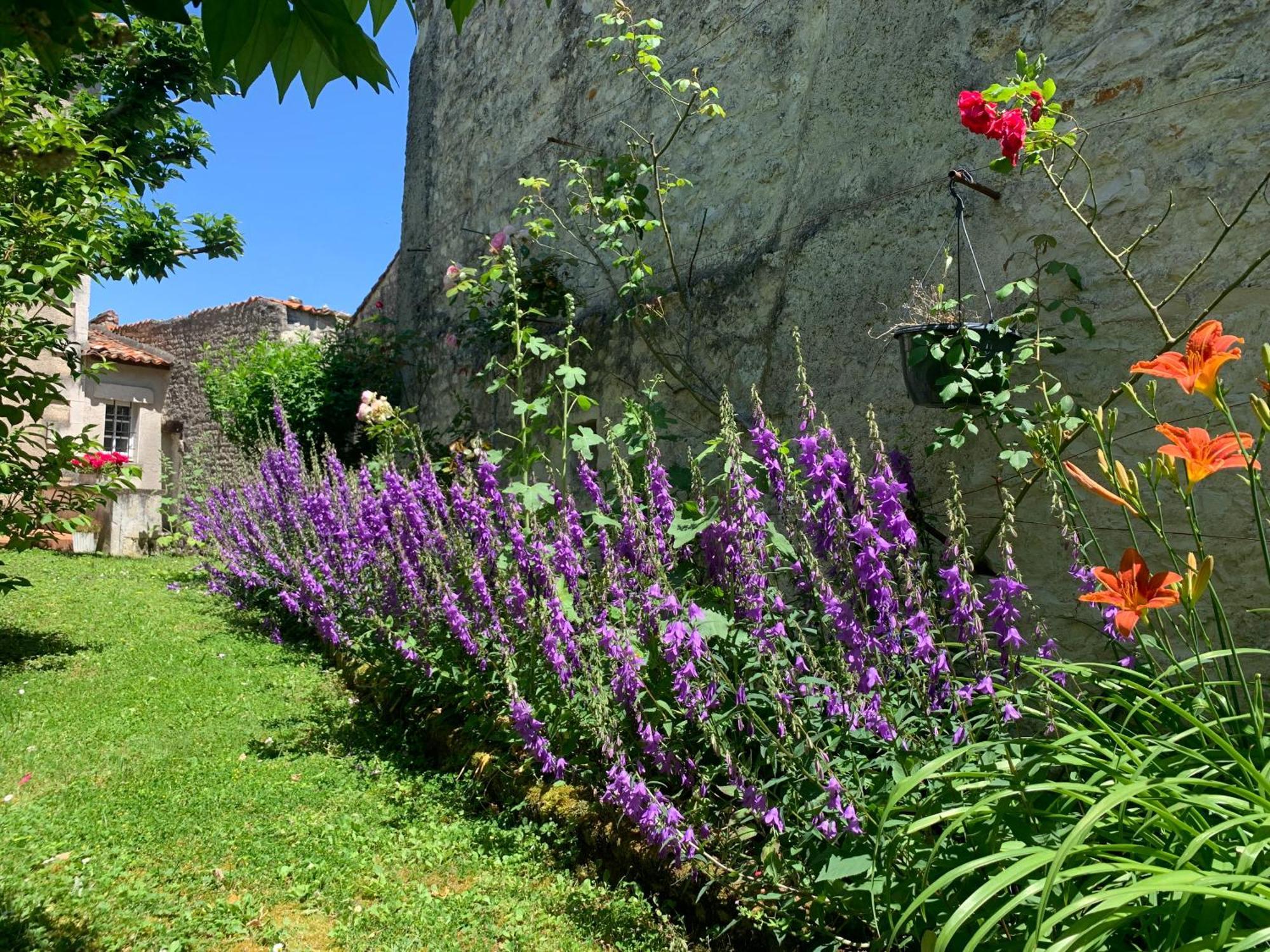 Bed and breakfast The Cool Lounge A Coulonges - Charente Extérieur photo