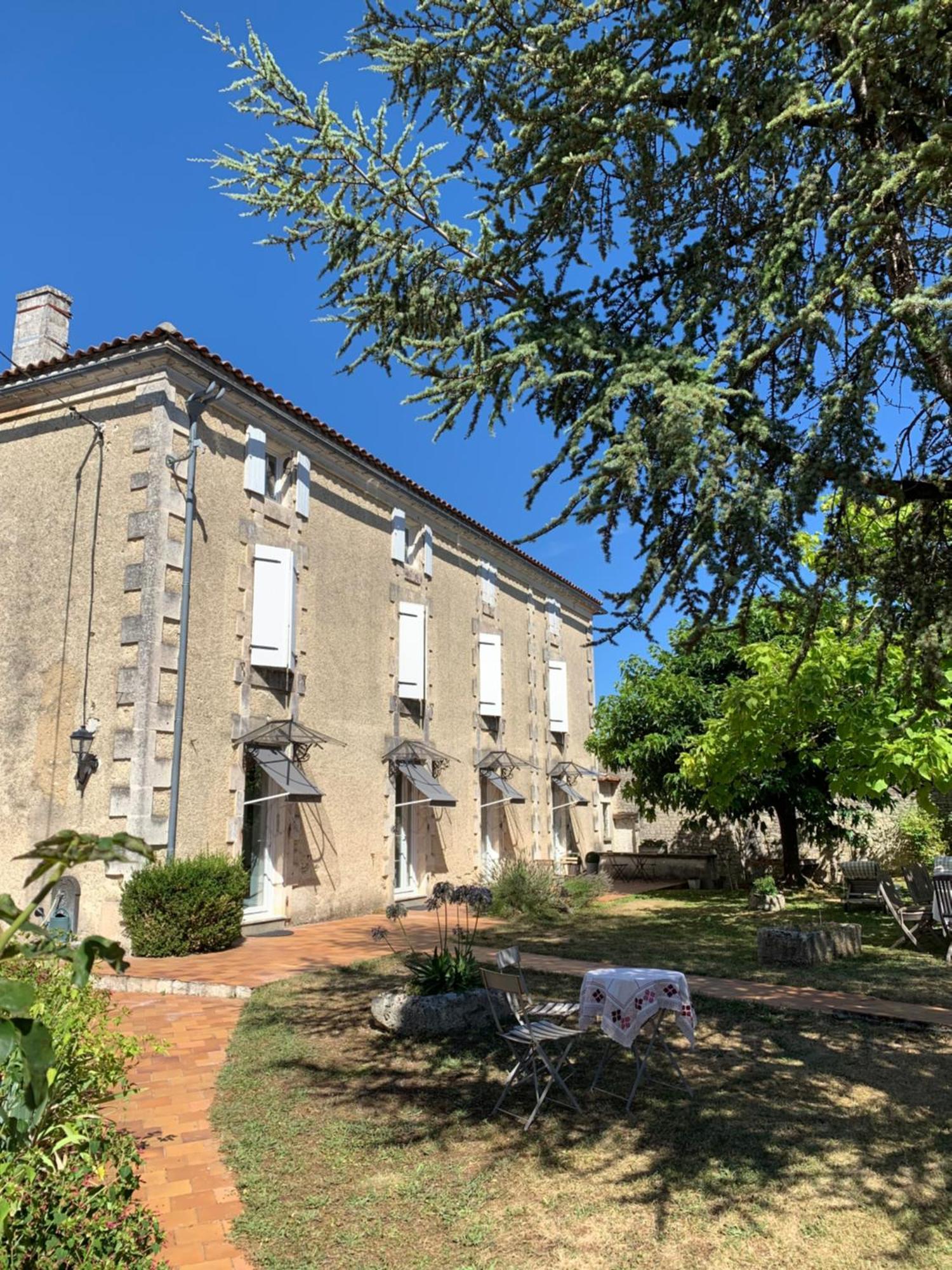 Bed and breakfast The Cool Lounge A Coulonges - Charente Extérieur photo